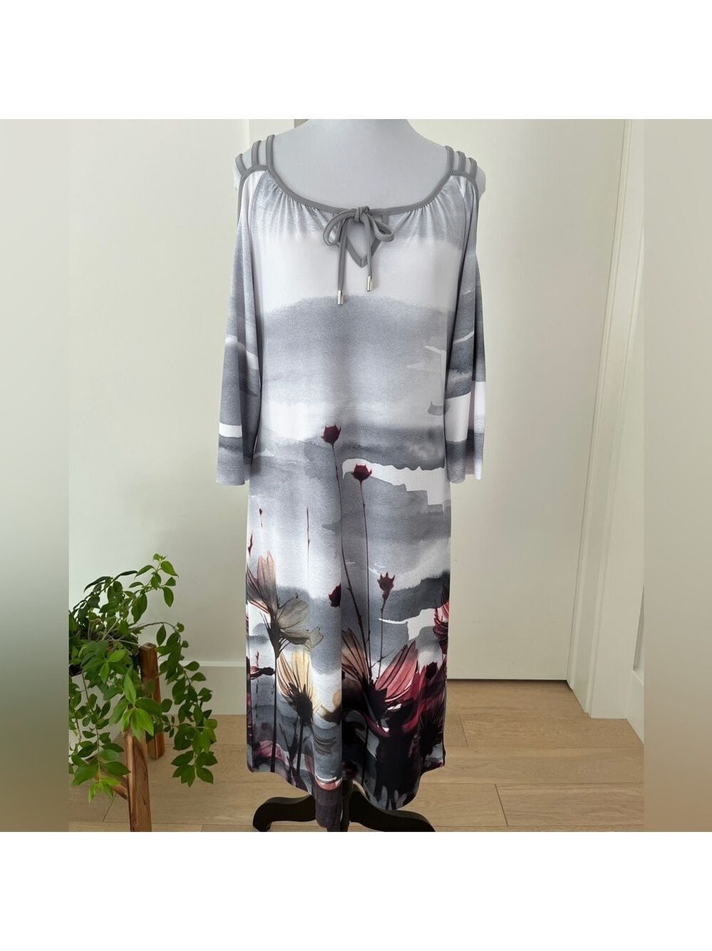 DOLCEZZA Cold Shoulder Tie Neck Dress Botanical Art Pattern Event Party Travel